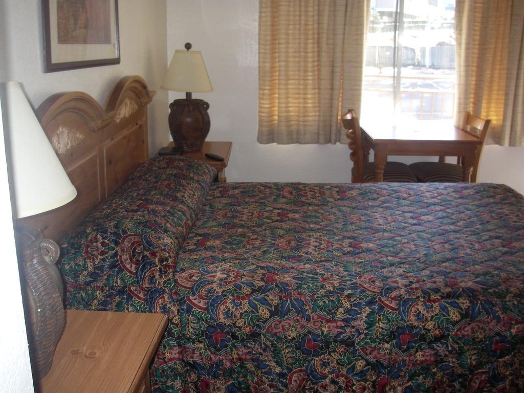The Capri Hotel South Lake Tahoe Room photo